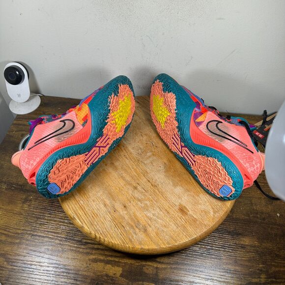 Nike Kyrie Low 4 EP 1 World 1 People Red Shoes Men's Size 8 CZ0105-600 - Picture 7 of 10